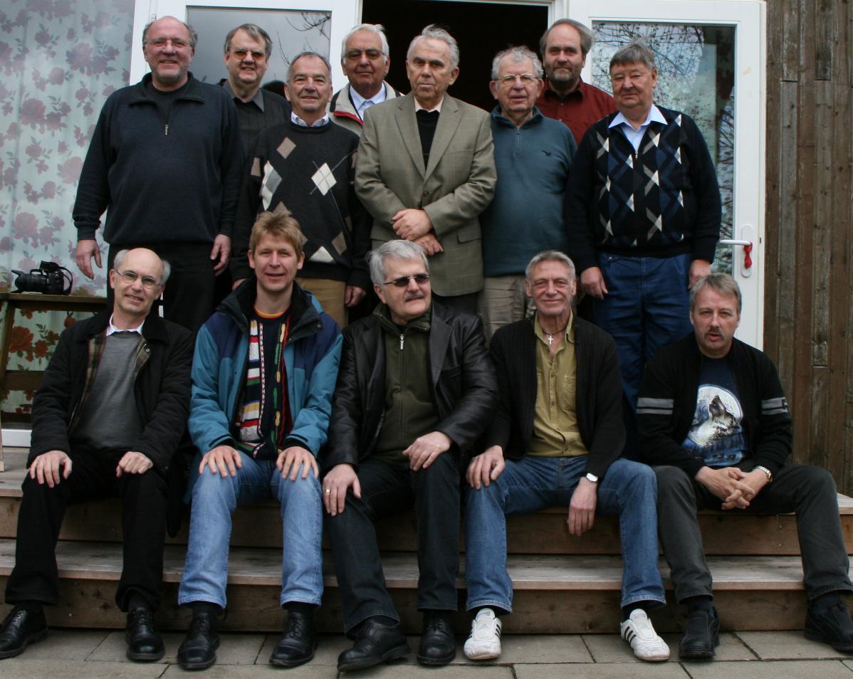 Alle Seminarteilnehmer des Dortmunder SV auf der Terrasse unserer Unterkunft 2010