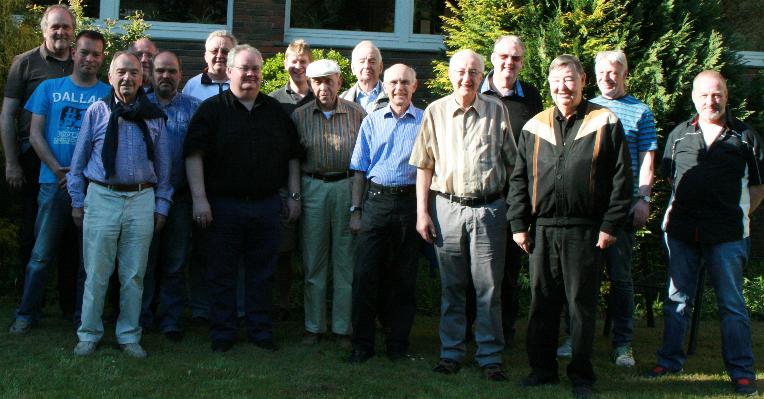 Alle Seminarteilnehmer des Dortmunder SV im Garten der Pension Schwanensee 2016