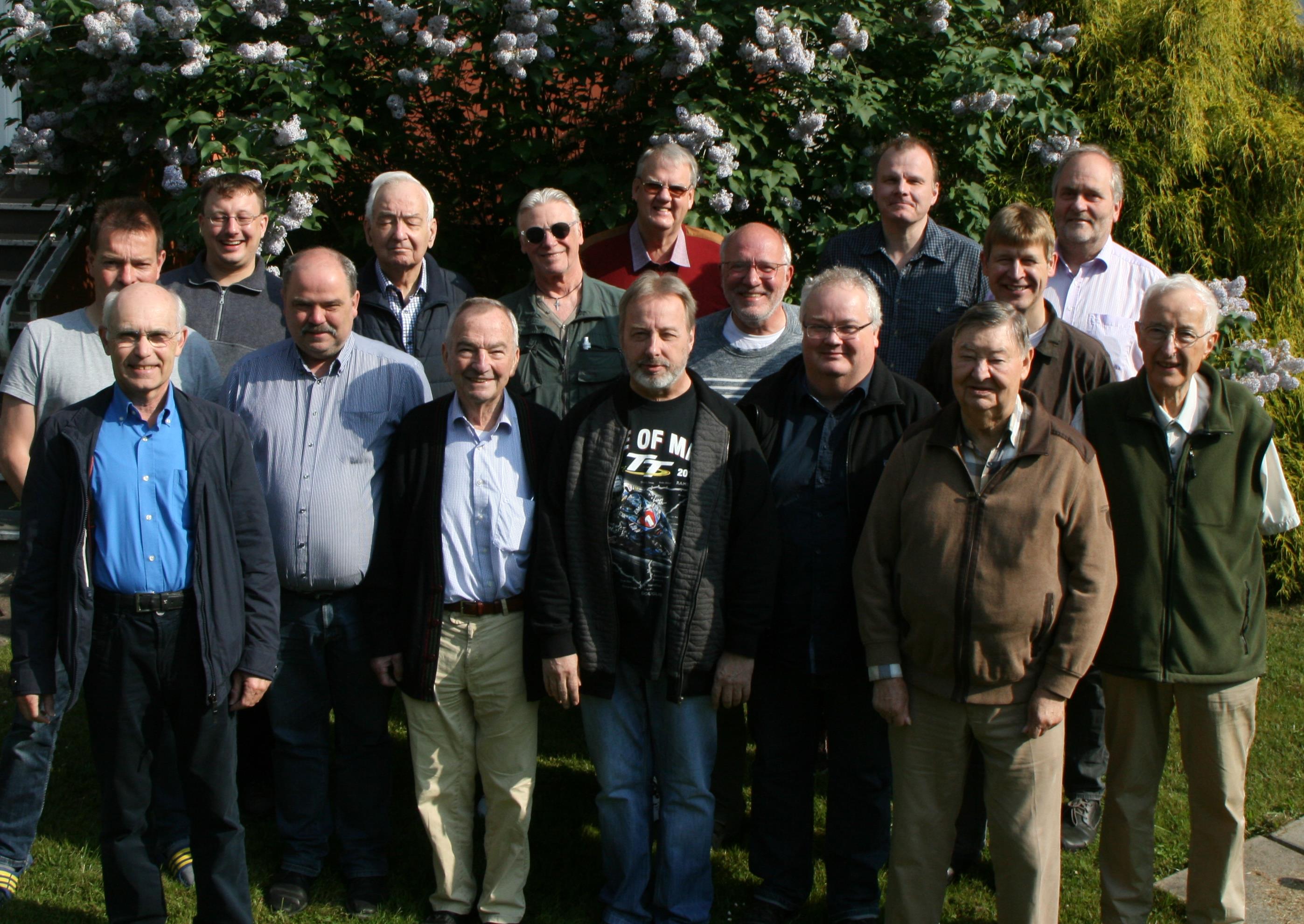 Alle Seminarteilnehmer des Dortmunder SV im Garten der Pension Schwanensee 2018