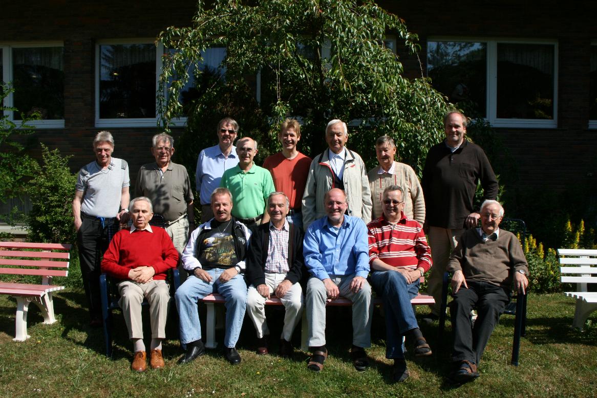 Alle Seminarteilnehmer des Dortmunder SV im Garten der Kurpension Schwanensee 2011