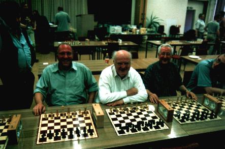 3 strahlende Gesichter (v.l. Waldmann, Hering, Hirschler) mit je 2 Punkten nach 5 Runden