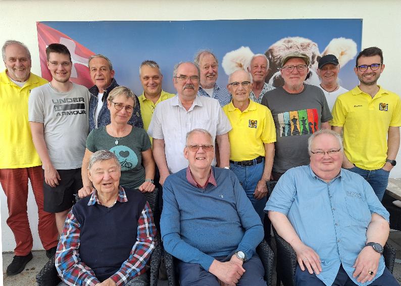 Alle Seminarteilnehmer auf der Terrasse des Hotels 2025