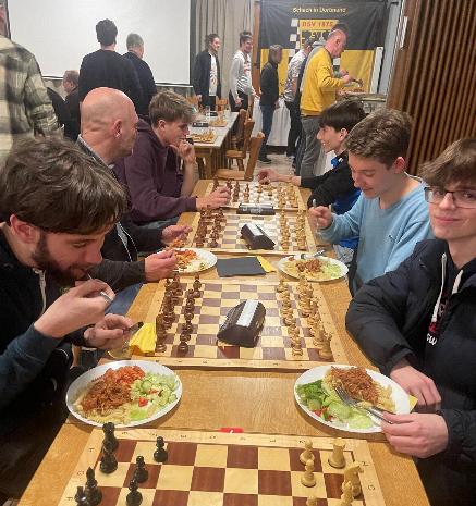 Zwischenmahlzeit vom Büfett nach der 8.Runde